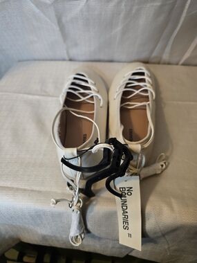 No Boundaries White Lace-Up Ankle Tie Flats